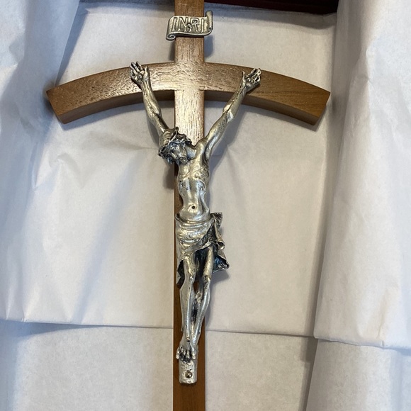 11" Walnut Crucifix With Silver - Picture 3 of 8